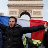 تظاهرات حاشدة في فرنسا وتحطيم واجهات مصارف… إليكم ما يجري هناك