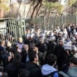 «العفو الدولية»: الأمن الإيراني قتل 82 شخصًا في زاهدان شرق البلاد