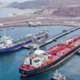 وصول الشحنة الأولى من المشتقات النفطية السعودية إلى ميناء عدن