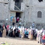 المعلمون في مناطق الحوثيين.. حرمان من الرواتب وتسريح وقتل