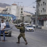 الجيش الإسرائيلي ينفذ اعتقالات ومداهمات في الضفة الغربية