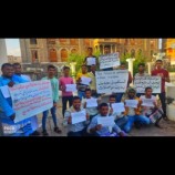 طلاب محافظة لحج ينفذون وقفة احتجاجية للمطالبة بإعادة عملية نقلهم إلى كليات جامعة عدن – (خاص للصوت الجنوبي)