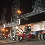 ميناء عدن يتسلم معدات رفع المستوعبات ( الحاويات )