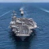 في طريقها للحوثيين.. أسطول أمريكي يعترض سفينة محملة بالذخائر