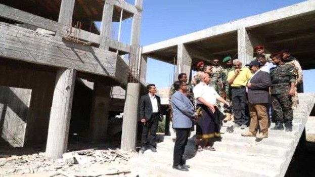محافظ حضرموت يوجه بمعالجة اسباب تعثر مشروع مبنى ديوان المحافظة بالمكلا