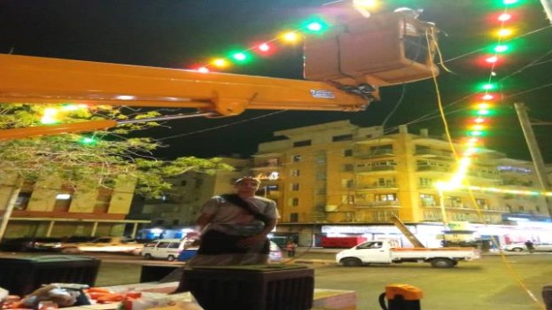 بإشراف مدير عام المديرية .. أعمال إنارة تُزيّن شوارع التواهي