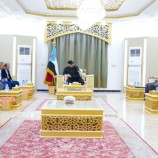 الرئيس الزُبيدي يكلف لجنة لحل مشكلات محافظة أبين بمختلف المجالات