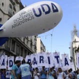 إضراب المعلمين في الأرجنتين احتجاجًا على انخفاض الرواتب
