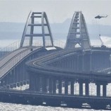 توقف الحركة على جسر القرم عقب هجوم صاروخي أوكراني