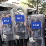 بالفيديو.. احتجاجات وهجوم على محال للسوريين في مدينة تركية بعد تعرض طفل للاغتصاب