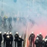 الشرطة الهولندية تطلق الغاز المسيل للدموع لتفريق مثيري الشغب