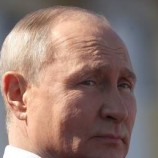 بوتين يهنئ القوات البرية الروسية بعيد تأسيسها