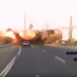 شاهد.. صاروخ أطلق من غزة يسقط وسط طريق سريع بين السيارات جنوبي إسرائيل