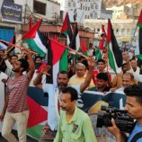 مسيرة راجلة ومهرجان خطابي لمناصرة القضية الفلسطينة بالمكلا