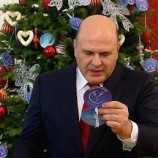 رئيس الوزراء الروسي يشارك في فعالية “شجرة الأمنيات”