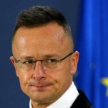 سيارتو: لا يجوز لأوكرانيا وسكان المريخ أن يمنعوا هنغاريا من تلقي المال من الاتحاد الأوروبي
