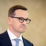 رئيس وزراء بولندا السابق يدلي باعتراف صادم عن الجيش الروسي