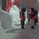 بالفيديو.. قطار يتحول إلى فندق بسبب الثلوج الكثيفة في ساخالين الروسية