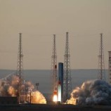 لأول مرة.. إيران تطلق 3 أقمار صناعية إلى الفضاء الخارجي دفعة واحدة (صور+فيديو)