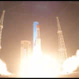 لحظة إطلاق إيران صاروخا يحمل ثلاثة أقمار صناعية إلى الفضاء