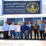 السقاف يلتقي رئيس نادي الجزيرة الرياضي ويسلمه حافلة نقل مقدمة من محافظ العاصمة عدن