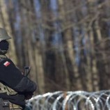وزير دفاع بولندا يلمح إلى إمكانية زيادة عديد الجيش عبر “التعبئة الاحتياطية النشطة”