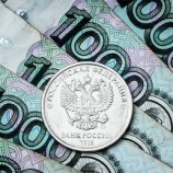 الدولار يتراجع في بورصة موسكو إلى أدنى مستوى منذ أسبوعين