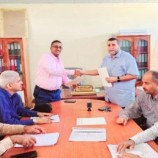 توقيع عقد طباعة المنهج الدراسي بين وزارة التربية ومطابع الكتاب المدرسي