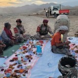 قائد الشرطة العسكرية بحضرموت يقيم مأدبة إفطار لمنتسبي نقطة الخربة