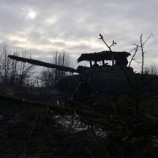 صحيفة بولندية: الروس يستخدمون “دبابة شبحية”