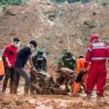 مصرع 14 شخصا في حادث انزلاق تربة في إندونيسيا