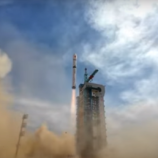 الصين تطلق قمرا جديدا لرصد الأرض (فيديو)