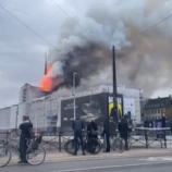برج البورصة الشهير يتهاوى..  حريق ضخم يطال مباني تاريخية وسط العاصمة الدنماركية كوبنهاغن (فيديو)