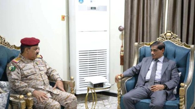 البحسني يطلع من وزير الدفاع على مستجدات الأوضاع العسكرية في جبهات القتال