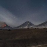 روسيا.. بركان بيزيمياني يقذف عمودا من الرماد مرتين