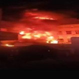 اندلاع حريق في احد احياء المكلا