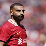 على طريقة رونالدو.. محمد صلاح يتابع تحضيرات الموسم الجديد (فيديو)