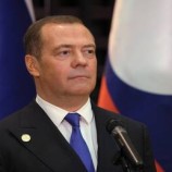 مدفيديف: هوس بايدن بأوكرانيا أشعل حرب الغرب ضد روسيا