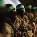 حماس تسلم 3 رهائن إسرائيليين في دير البلح