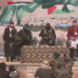 مشاهد لتسليم “القسام” 3 رهائن إسرائيليين للصليب الأحمر