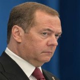 مدفيديف يدعو إلى تقييم إدارة ترامب من خلال الأفعال الحقيقية