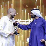 لدعمه أطفال القمر.. المغربي أحمد زينون يتوج بلقب “صانع الأمل الأول” في العالم العربي
