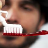 خطأ شائع قد يجعل فرشاة الأسنان ملوثة بالجراثيم.. أهم النصائح لتجنبه