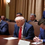 “نشكر الله على ترامب”.. صلاة في جلسة الحكومة الأمريكية الأولى (فيديو)