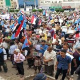 “النقابات الجنوبية: حكومة الفساد ترفل بالبذخ والشعب يبحث عن قوته في القمامة”