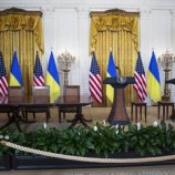 “بلومبرغ”: بريطانيا فشلت في إقناع الولايات المتحدة بالعودة إلى مناقشة صفقة المعادن مع أوكرانيا