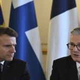 “ديلي ميل”: ستارمر وماكرون مستعدان لمرافقة زيلينسكي إلى واشنطن