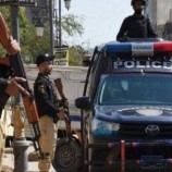 مسلحون يحتجزون 450 رهينة من قطار في باكستان