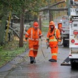 كندا تهدد الولايات المتحدة بقطع إمدادات الكهرباء