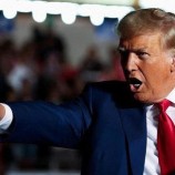 ترامب يحذر إيران من دعم الحوثيين